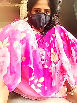 Snapshot of MISS-KAYA chatting on 11.24.25 MISS-KAYA online show from 11.24.25