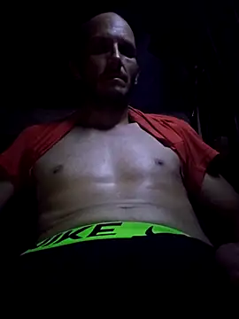 Snapshot of Romance32 chatting on 10.01.25 Romance32 online show from 10.01.25