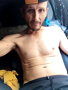 Snapshot of Romance32 chatting on 10.05.25 Romance32 online show from 10.05.25