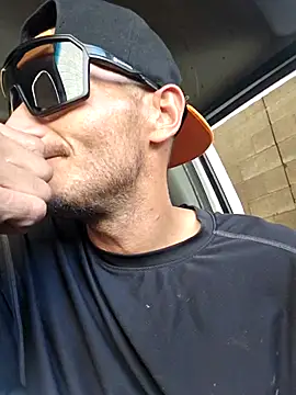 Snapshot of Romance32 chatting on 10.19.25 Romance32 online show from 10.19.25