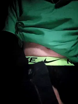 Snapshot of Romance32 chatting on 11.22.25 Romance32 online show from 11.22.25