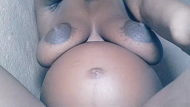 Chloe2001 online show from 11.25.25