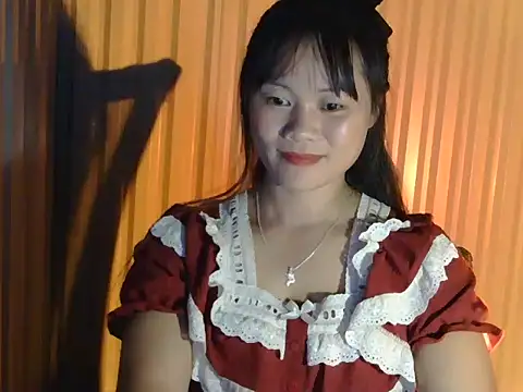 Snapshot of Sisi_dy01 chatting on 10.04.25 Sisi dy01 online show from 10.04.25
