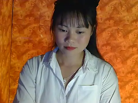 Snapshot of Sisi_dy01 chatting on 10.13.25 Sisi dy01 online show from 10.13.25