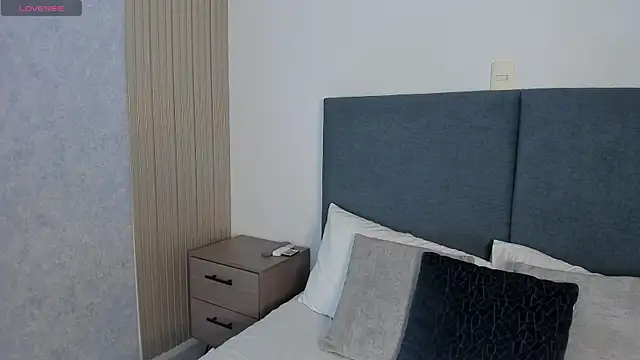 Laura Ivy online show from 04.30.26