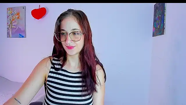 Snapshot of Laura_Ivy chatting on 06.25.26 Laura Ivy online show from 06.25.26