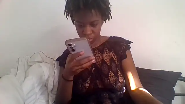 Snapshot of _she_was_a_fairy chatting on 12.01.25 she was a fairy online show from 12.01.25