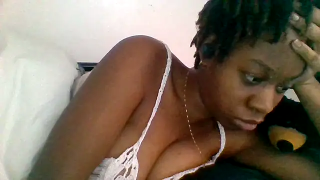 Snapshot of _she_was_a_fairy chatting on 12.02.25 she was a fairy online show from 12.02.25