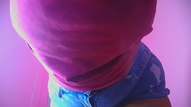 Cristal hott1 online show from 10.21.25