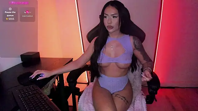 Snapshot of alisonrouge chatting on 12.18.25 alisonrouge online show from 12.18.25