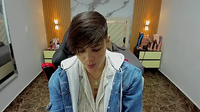 KAROLLJONES1 online show from 10.28.25