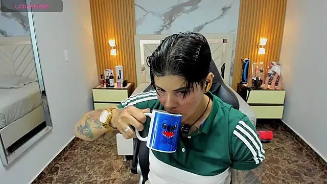 KAROLLJONES1 online show from 11.25.25