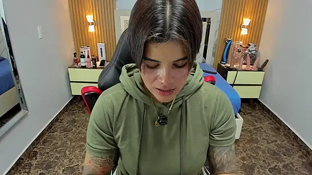 KAROLLJONES1 online show from 12.02.25