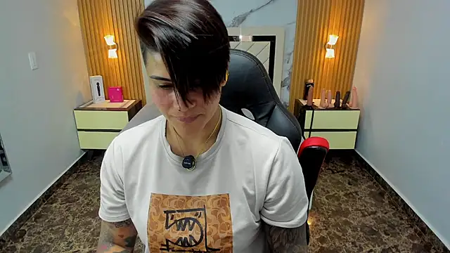 KAROLLJONES1 online show from 03.06.26