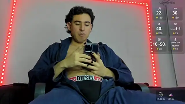 Snapshot of Alexxx_savage chatting on 10.30.25 Alexxx savage online show from 10.30.25