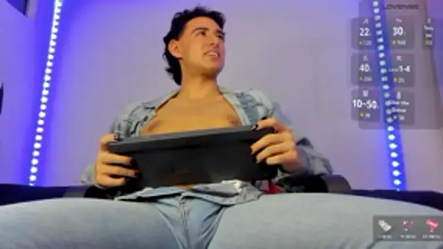 Snapshot of Alexxx_savage chatting on 11.12.25 Alexxx savage online show from 11.12.25