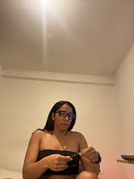 Snapshot of princesaliay chatting on 06.18.26 princesaliay online show from 06.18.26