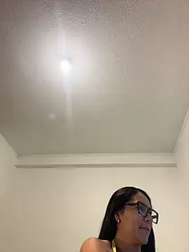 Snapshot of princesaliay chatting on 06.19.26 princesaliay online show from 06.19.26