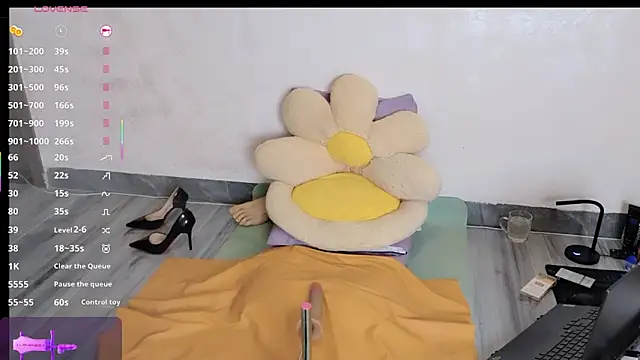 Snapshot of Solsken_ chatting on 09.16.25 Solsken online show from 09.16.25