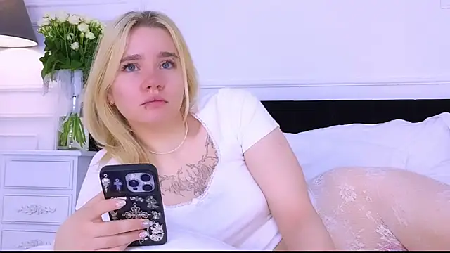 Snapshot of ANNABELLE_LU chatting on 10.06.25 ANNABELLE LU online show from 10.06.25