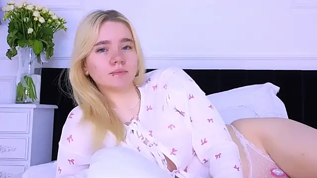 Snapshot of ANNABELLE_LU chatting on 10.10.25 ANNABELLE LU online show from 10.10.25