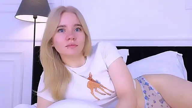 Snapshot of ANNABELLE_LU chatting on 10.14.25 ANNABELLE LU online show from 10.14.25