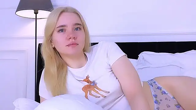 Snapshot of ANNABELLE_LU chatting on 10.24.25 ANNABELLE LU online show from 10.24.25