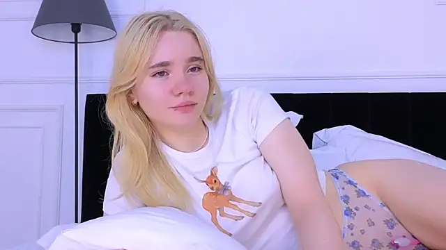 Snapshot of ANNABELLE_LU chatting on 10.30.25 ANNABELLE LU online show from 10.30.25