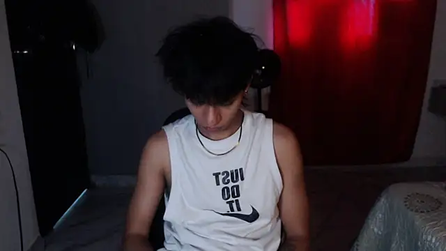 Snapshot of sung_yol chatting on 10.14.25 sung yol online show from 10.14.25