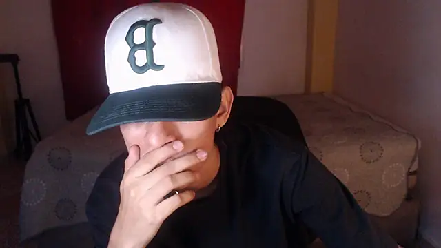 Snapshot of sung_yol chatting on 10.31.25 sung yol online show from 10.31.25