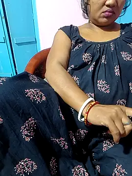 Snapshot of Cute-Swewty chatting on 10.10.25 Cute-Swewty online show from 10.10.25