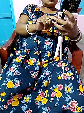 Snapshot of Cute-Swewty chatting on 10.15.25 Cute-Swewty online show from 10.15.25