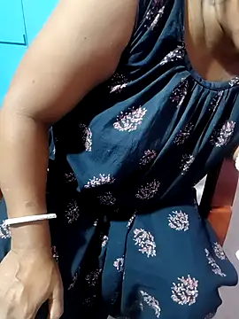 Snapshot of Cute-Swewty chatting on 10.16.25 Cute-Swewty online show from 10.16.25