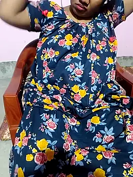 Snapshot of Cute-Swewty chatting on 10.17.25 Cute-Swewty online show from 10.17.25