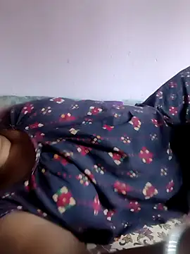 Snapshot of Cute-Swewty chatting on 10.27.25 Cute-Swewty online show from 10.27.25