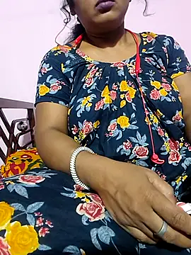 Snapshot of Cute-Swewty chatting on 11.02.25 Cute-Swewty online show from 11.02.25