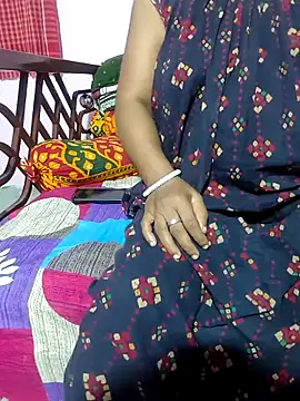 Snapshot of Cute-Swewty chatting on 11.16.25 Cute-Swewty online show from 11.16.25