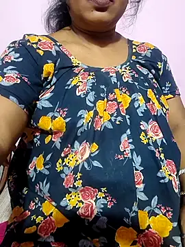 Snapshot of Cute-Swewty chatting on 11.17.25 Cute-Swewty online show from 11.17.25