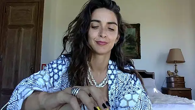 Snapshot of venuslibre chatting on 11.24.25 venuslibre online show from 11.24.25