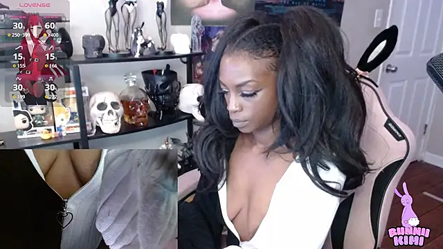 Snapshot of bunniikimi chatting on 09.16.25 bunniikimi online show from 09.16.25