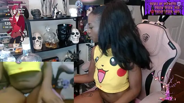 Snapshot of bunniikimi chatting on 09.22.25 bunniikimi online show from 09.22.25