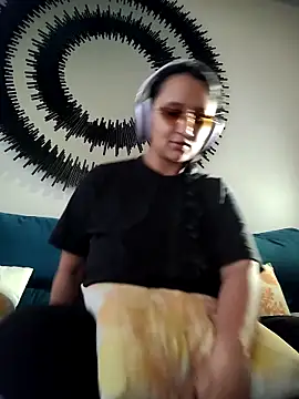 Snapshot of Esmeralda333 chatting on 02.24.26 Esmeralda333 online show from 02.24.26