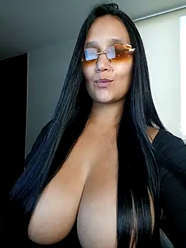 Snapshot of Esmeralda333 chatting on 03.10.26 Esmeralda333 online show from 03.10.26