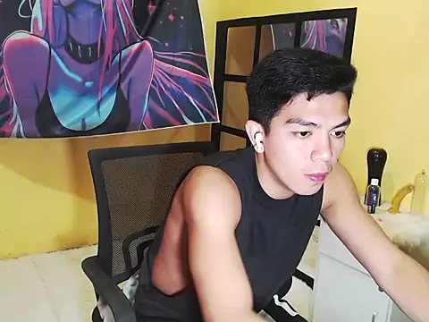 Snapshot of Hunky_paul chatting on 12.14.25 Hunky paul online show from 12.14.25