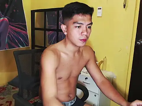 Snapshot of Hunky_paul chatting on 12.15.25 Hunky paul online show from 12.15.25