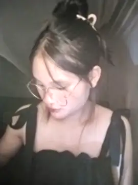 Snapshot of saronla_03 chatting on 09.11.25 saronla 03 online show from 09.11.25