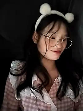 Snapshot of saronla_03 chatting on 09.15.25 saronla 03 online show from 09.15.25