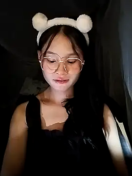 Snapshot of saronla_03 chatting on 09.18.25 saronla 03 online show from 09.18.25