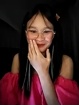 Snapshot of saronla_03 chatting on 09.27.25 saronla 03 online show from 09.27.25