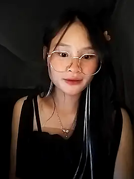 Snapshot of saronla_03 chatting on 09.28.25 saronla 03 online show from 09.28.25